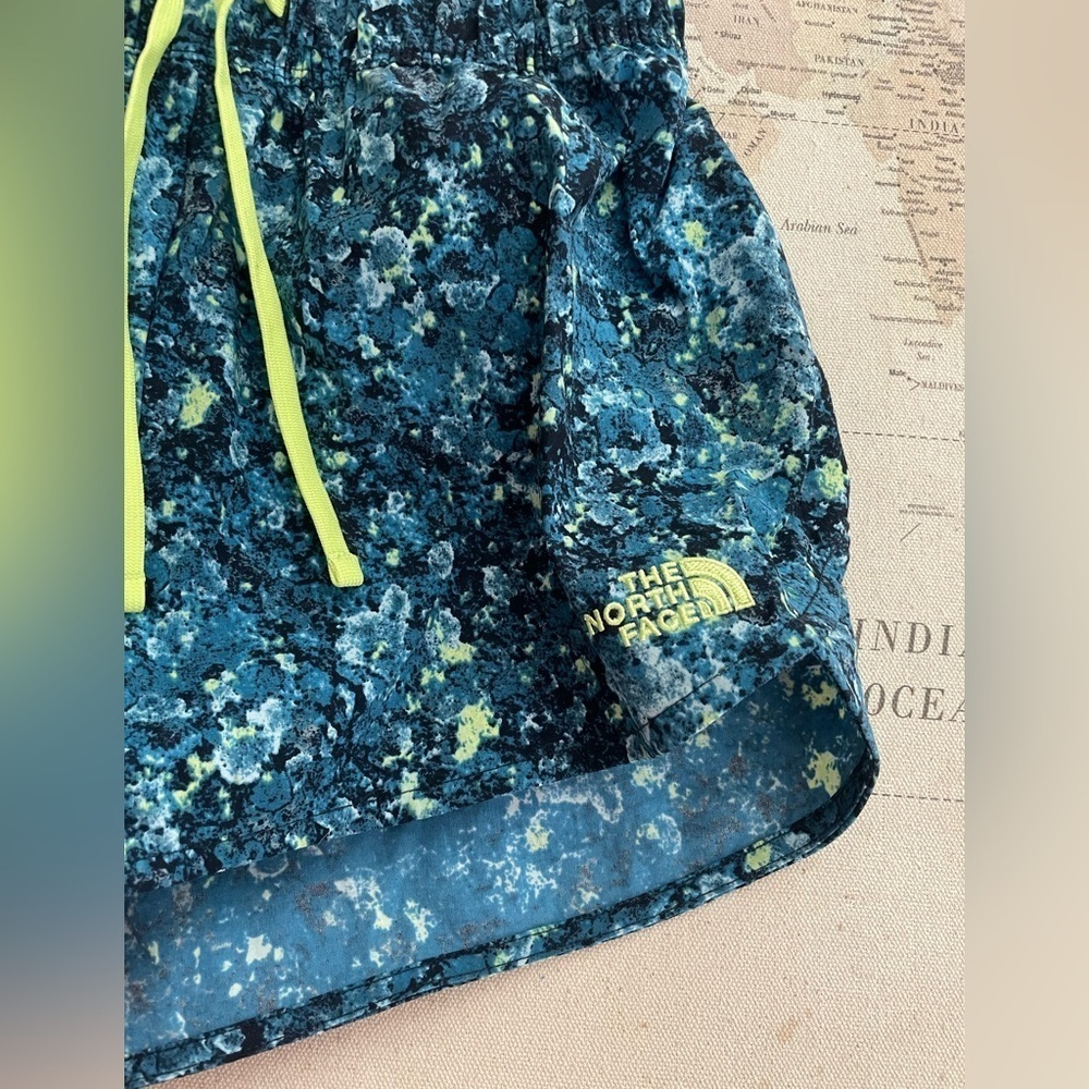 The North Face Women's High Rise Running Shorts Size Small - Picture 4 of 8